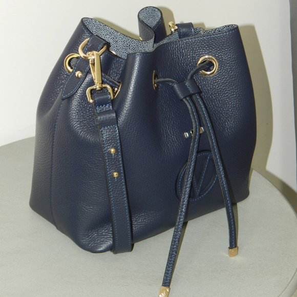 Valentino by Mario Valentino Karl Medallion Leather Bucket Bag VA2865 Authentic - Picture 2 of 16